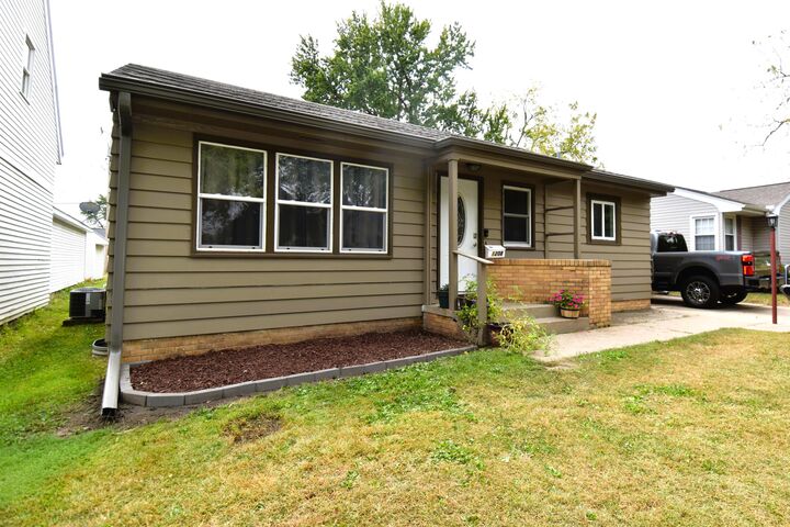 Property Photo: 1208 Garst Avenue IA 50036