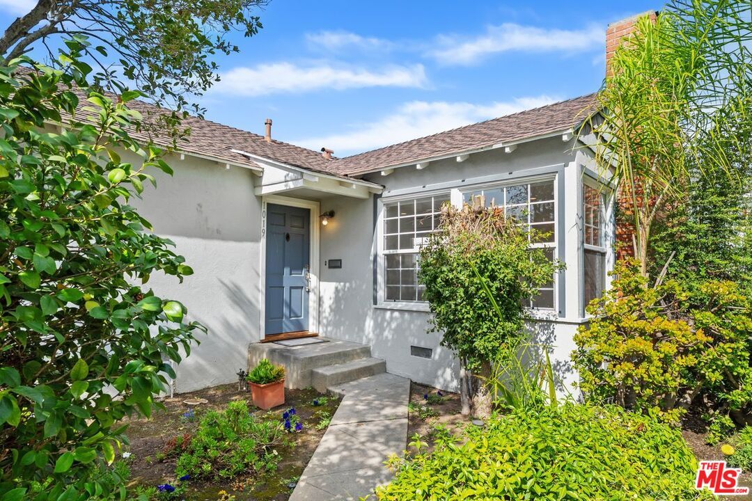 Property Photo:  1019 Amherst Ave  CA 90049 
