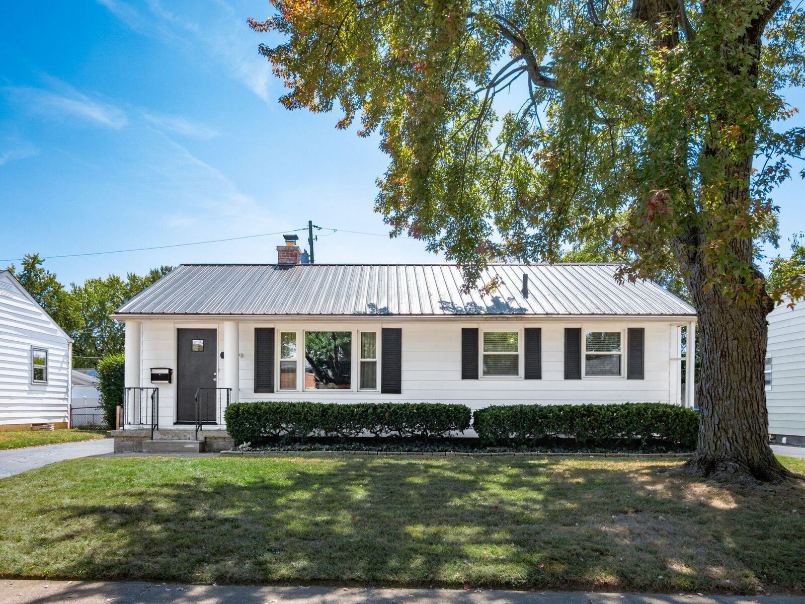 Property Photo: 913 Pauline Avenue OH 43224