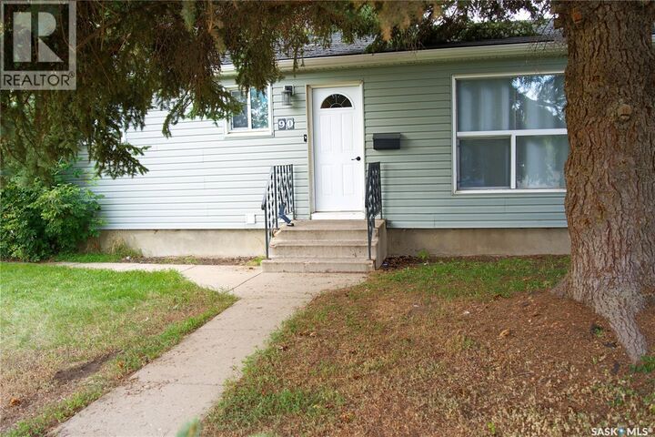 Property Photo: 90 Dominion Crescent SK S7L 4N7