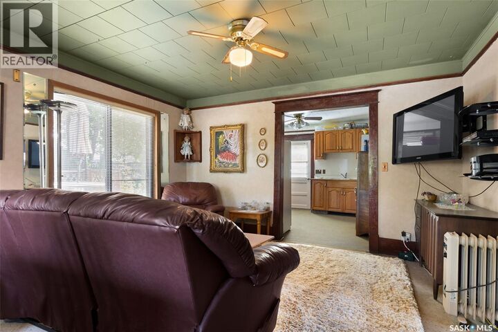 Property Photo:  105 6th Street  SK S0G 4R0 