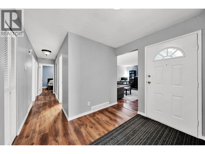 Photo de la propriété:  21022 123 Avenue  BC V2X 4B4 