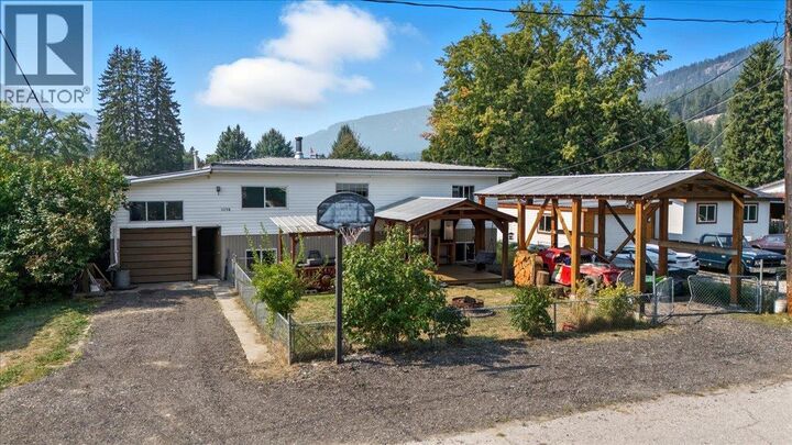 1076 Columbia Heights Road  Robson BC V0G 1X0 photo