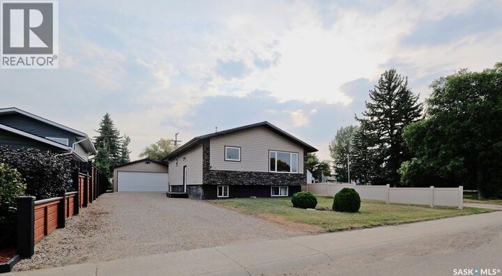 Property Photo:  106 8th Avenue W  SK S0K 0M0 