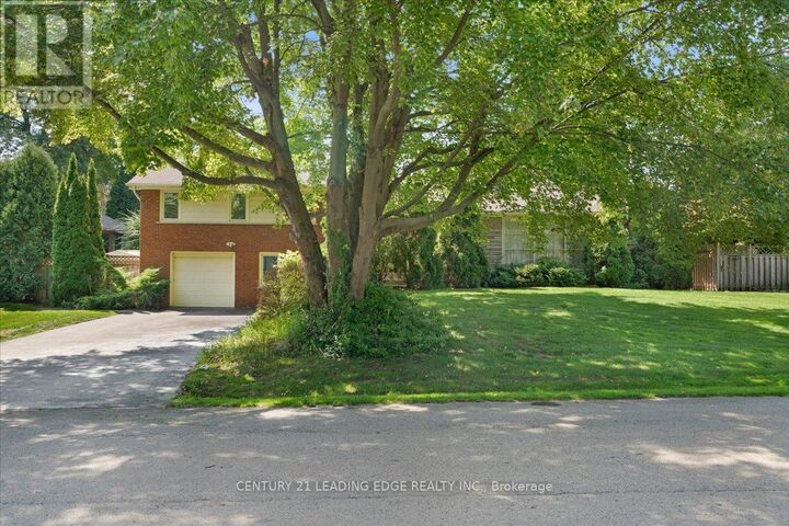 Property Photo:  808 Falcon Boulevard  ON L7T 3B3 