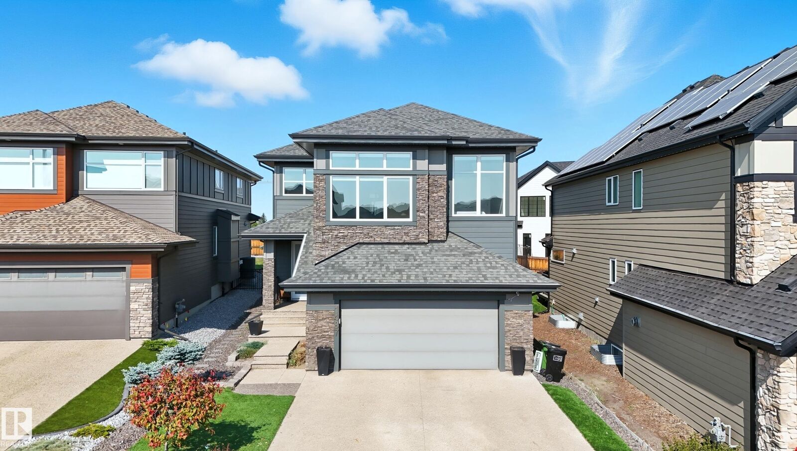 Property Photo:  1487 Howes Crescent SW  AB T6W 4G6 