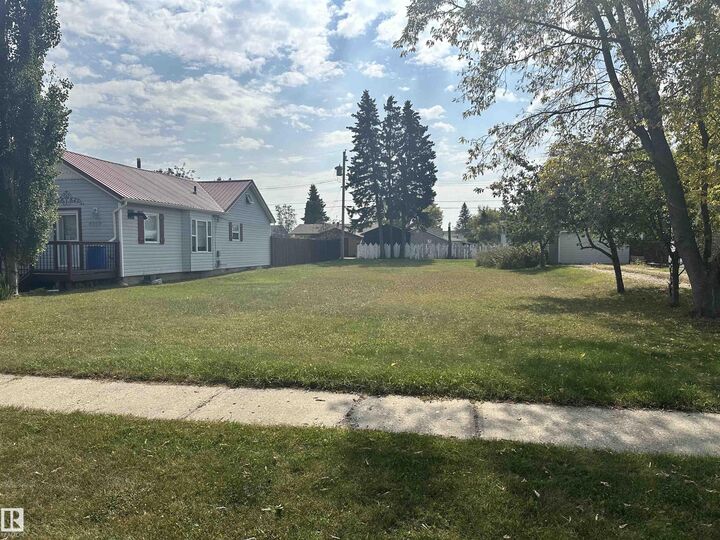 Property Photo:  4511 54 Avenue  AB T9A 0Y9 