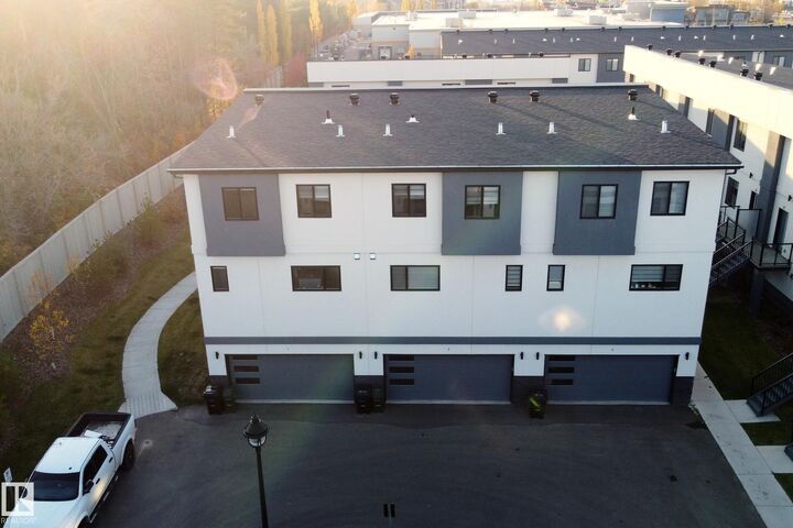 Property Photo:  10 Salisbury Way 28  AB T8B 0B1 