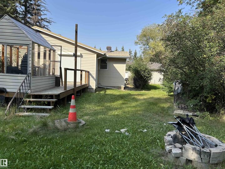 Photo de la propriété:  9815 210 Street NW  AB T5T 5X9 