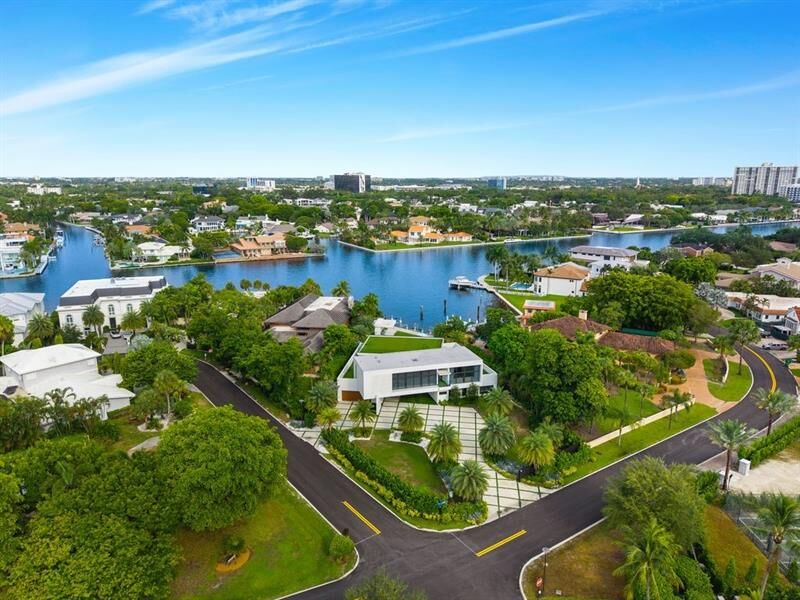 Property Photo:  19 Gatehouse Rd  FL 33308 