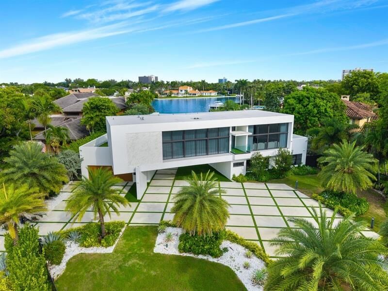 Property Photo:  19 Gatehouse Rd  FL 33308 