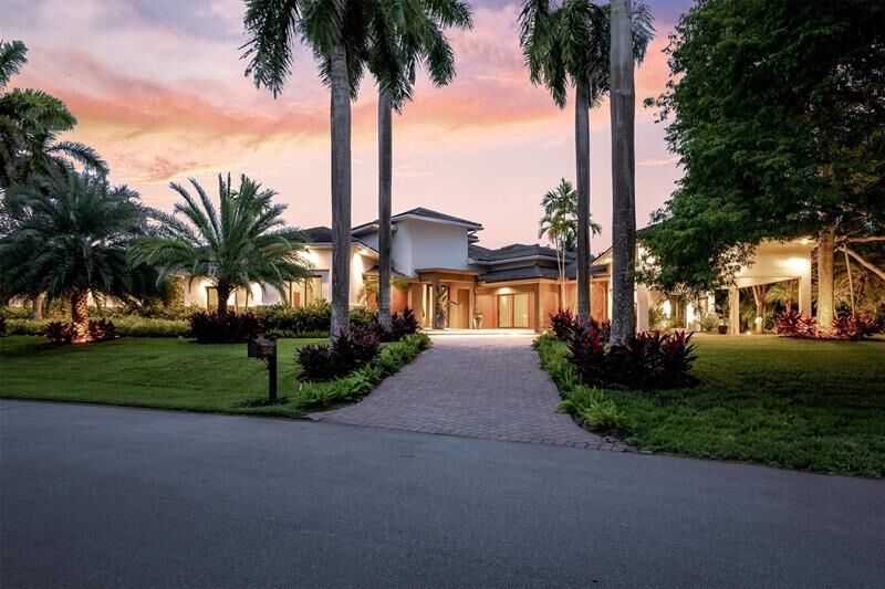 Property Photo:  3340 Paddock Rd  FL 33331 