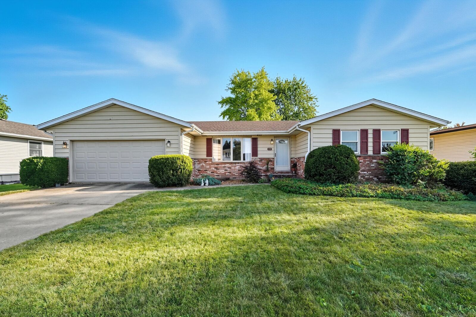 Property Photo:  1735 W 98th Place  IN 46307 