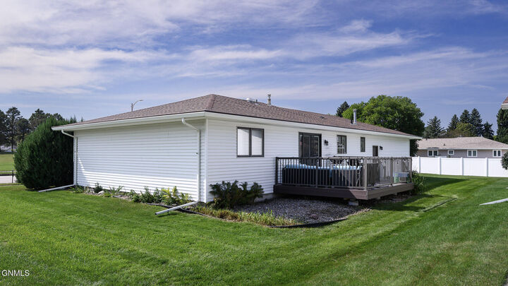 Property Photo:  824 Capitol Avenue  ND 58501 