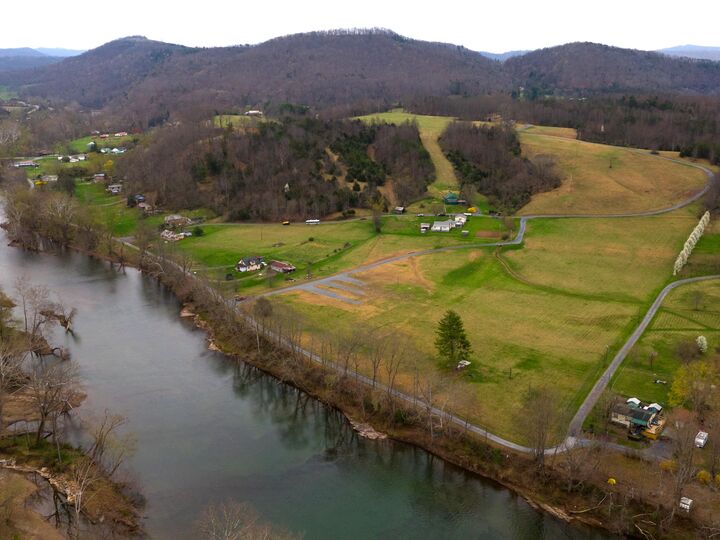 Property Photo:  18 Outwest Lane Road  WV 25951 