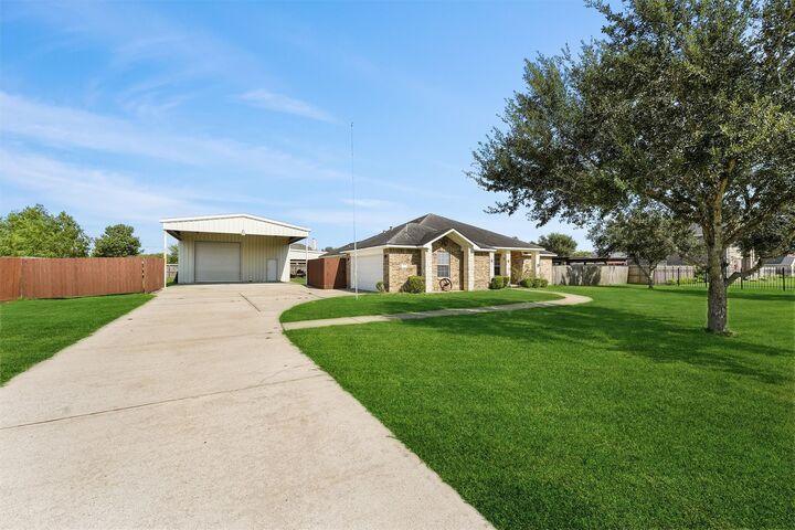 Property Photo:  11102 Aaron Way  TX 77461 