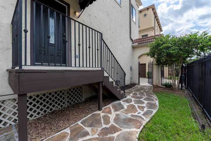 Property Photo:  1426 W 21st Street A  TX 77008 