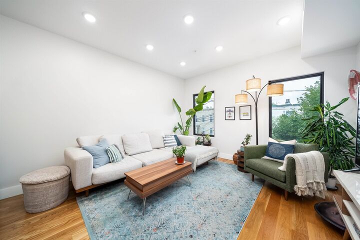 Property Photo:  22 Lincoln St 2  NJ 07307 