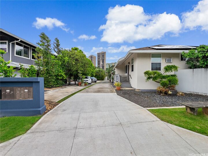 2138 Kanealii Avenue  Honolulu HI 96813 photo