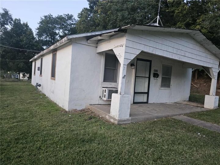 Property Photo: 1205 6th Avenue MO 64505