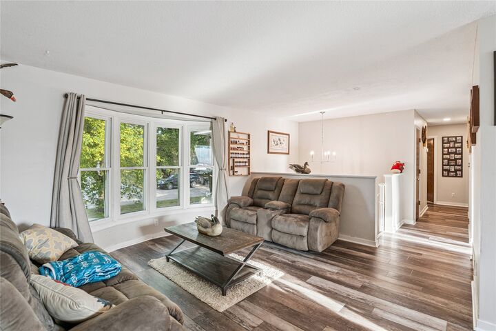 Property Photo:  805 NW Logan Street  IA 50023 