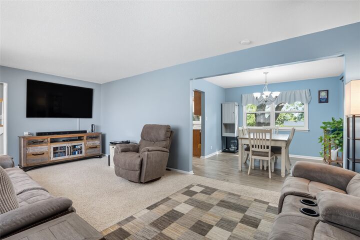 Property Photo:  1312 Country Club Road  IA 50125 