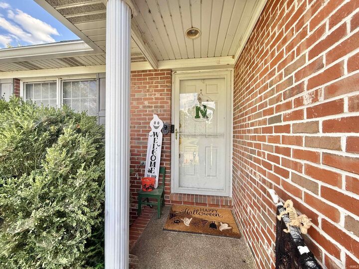 Property Photo: 3031 Ivy Meadow Drive IN 47711