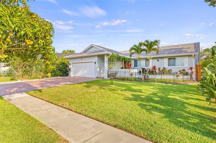 Property Photo:  417 Manor Boulevard  FL 34683 