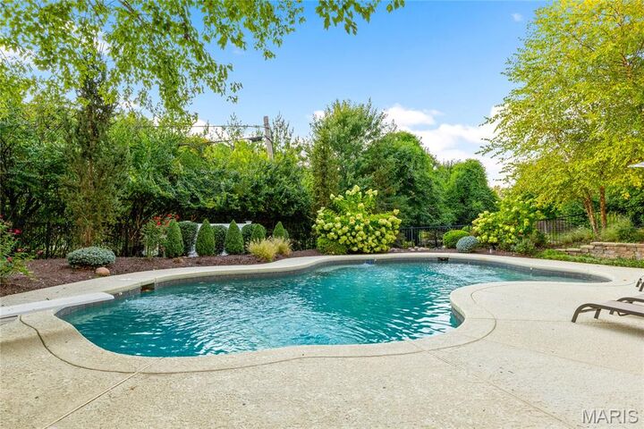 Property Photo: 11 Roclare Lane MO 63131