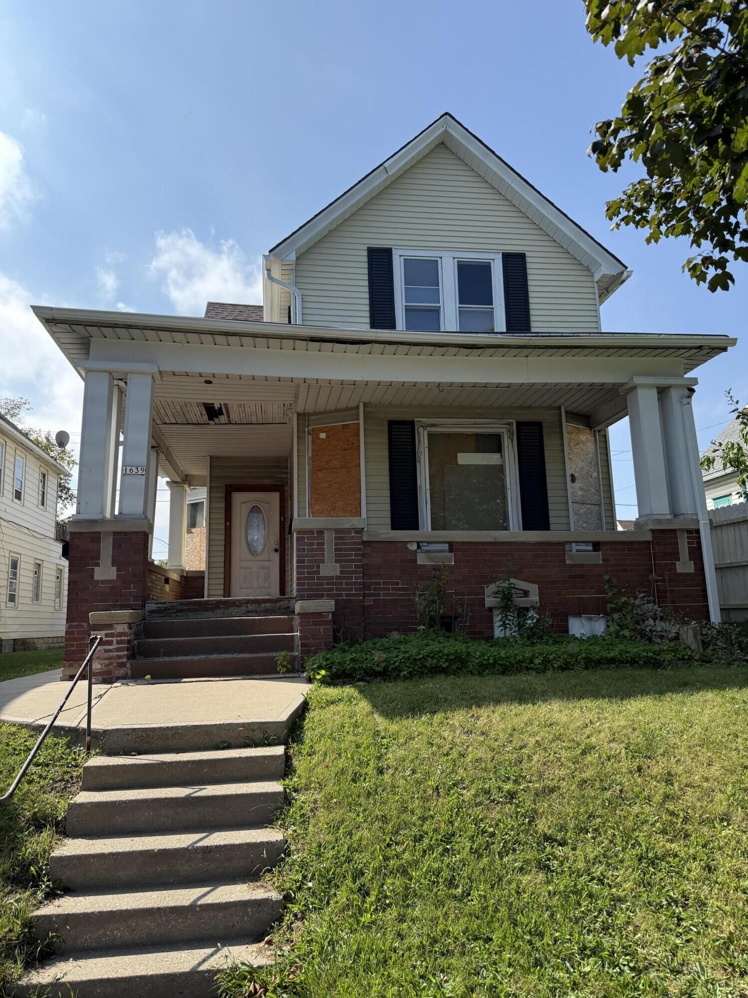 Property Photo: 1639 S 11th St WI 53204