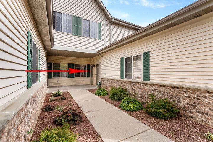 Property Photo: 2112 Pine Ridge Ct F WI 53024