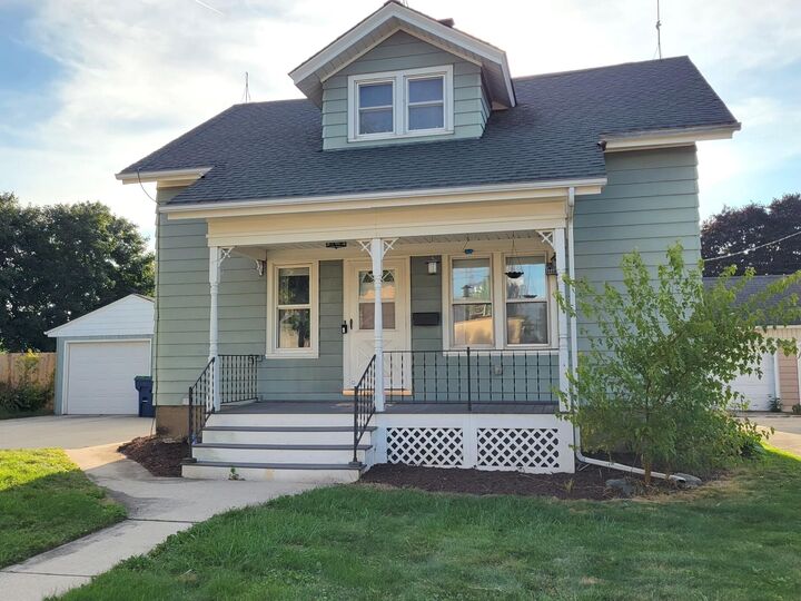 1021 9th St  Grafton WI 53024 photo