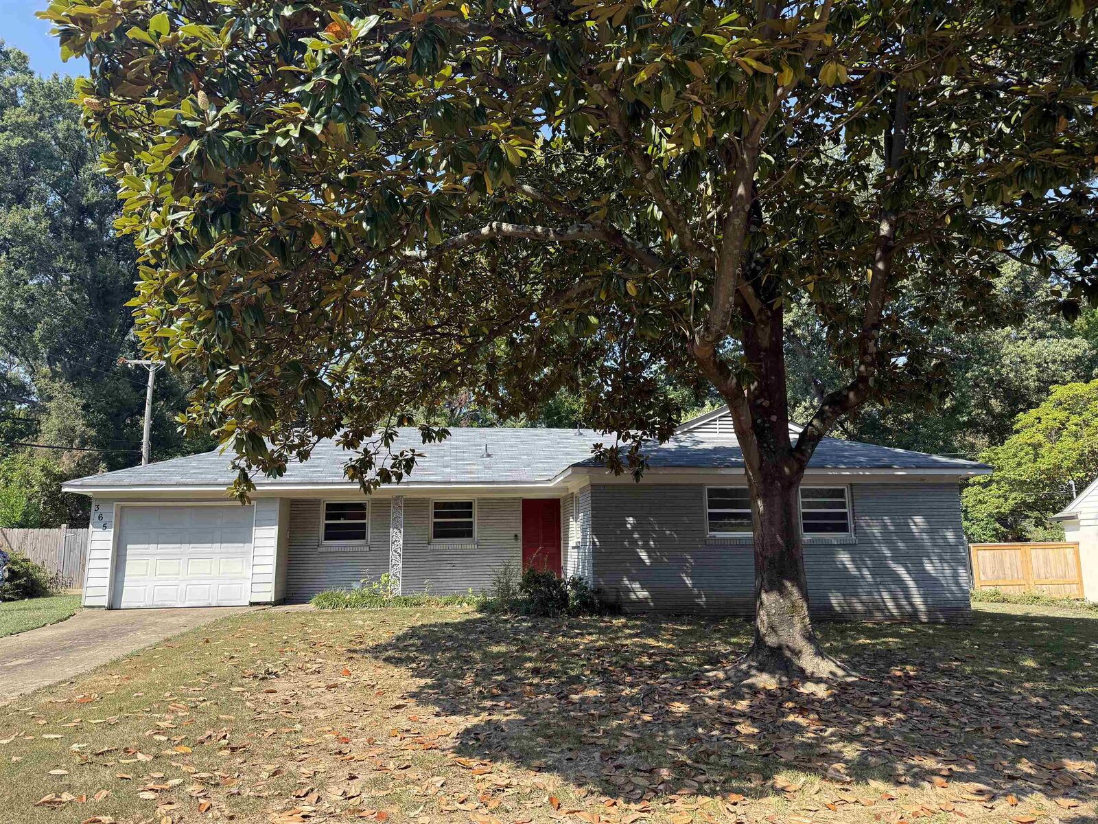 Property Photo: 365 Leonora Dr TN 38117