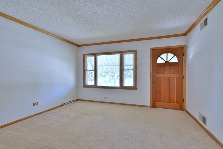 Property Photo: 2247 Elm Street IL 60171