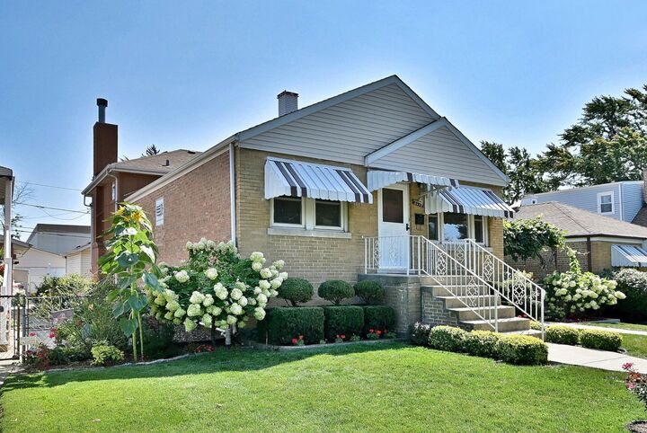 Property Photo: 2247 Elm Street IL 60171