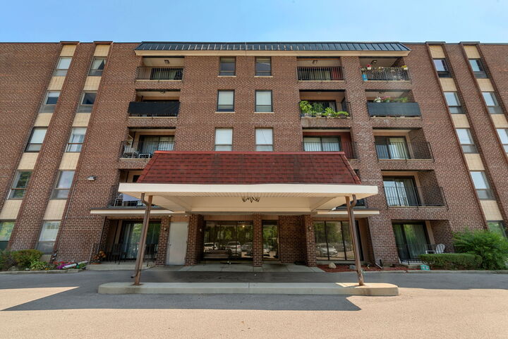 6330 Lincoln Avenue 2E  Morton Grove IL 60053 photo
