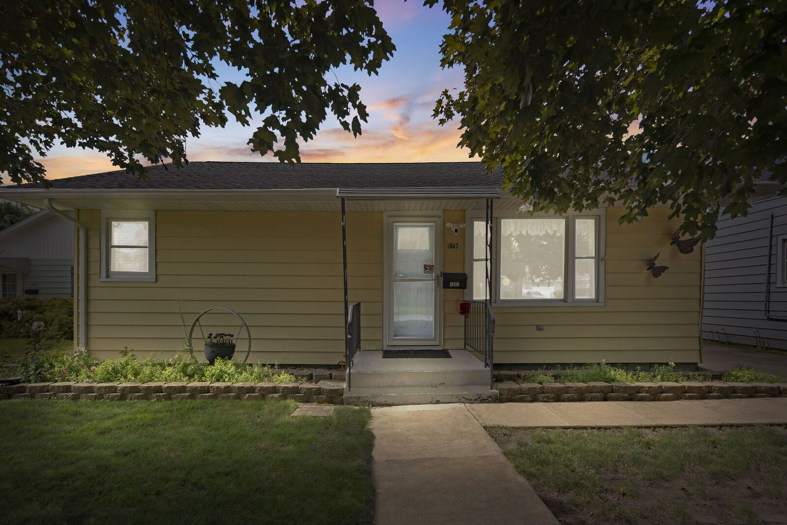 Property Photo:  1847 Sunnyside Avenue  IL 60901 