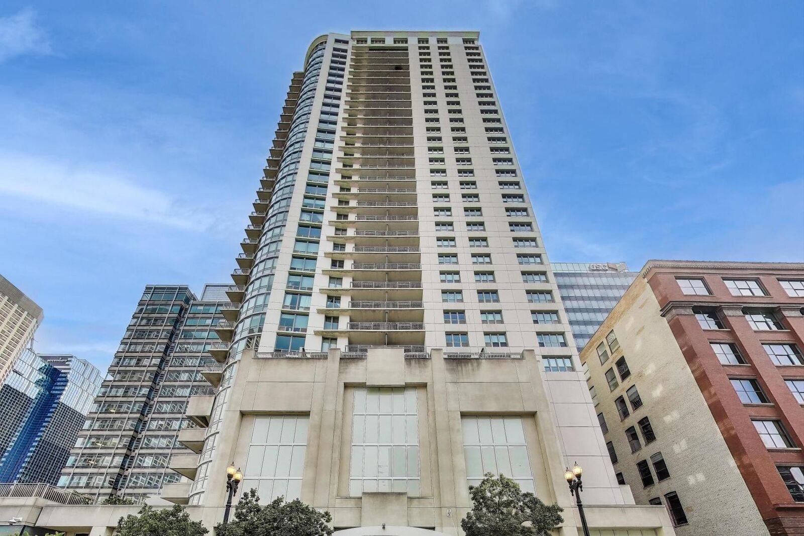 Property Photo: 125 S Jefferson Street 2405 IL 60661