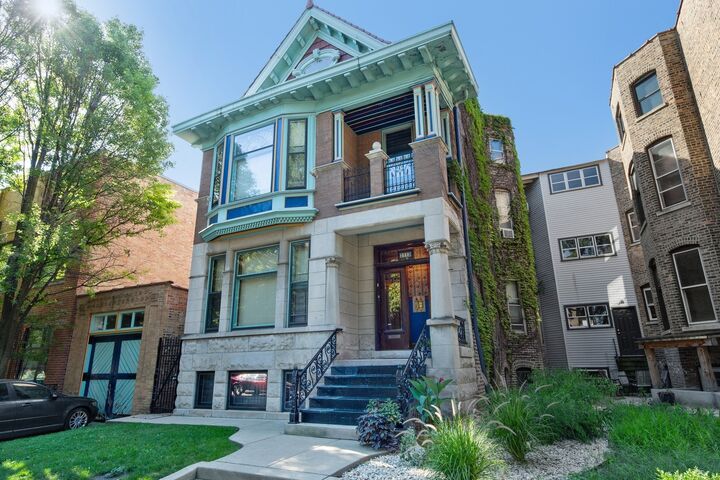 2113 W Concord Place  Chicago IL 60647 photo