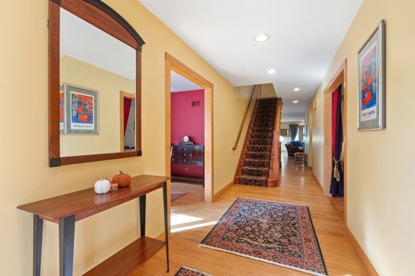 Property Photo: 918 N Cross Street IL 60187
