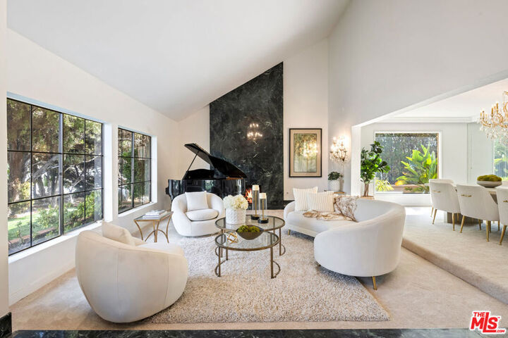 Property Photo: 8000 Oceanus Drive CA 90046