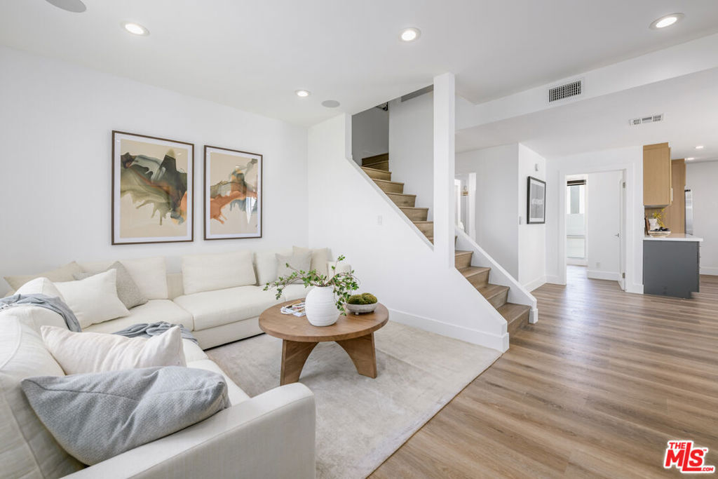 Property Photo: 1080 Everett Place CA 90026