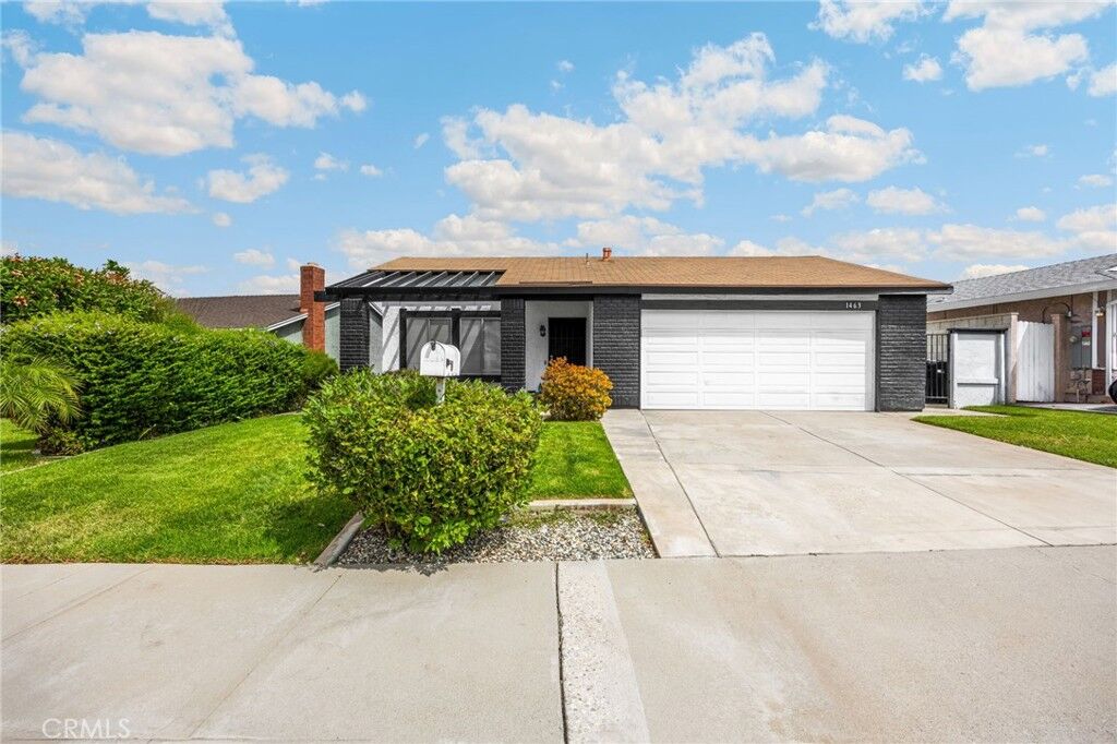 Property Photo: 1463 Moore Circle CA 92882