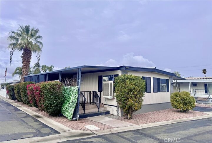 Property Photo:  260 N Lyon Ave 125  CA 92543 