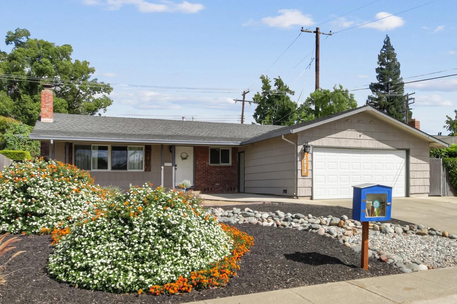 Property Photo:  3573 Mignon Street  CA 95826 