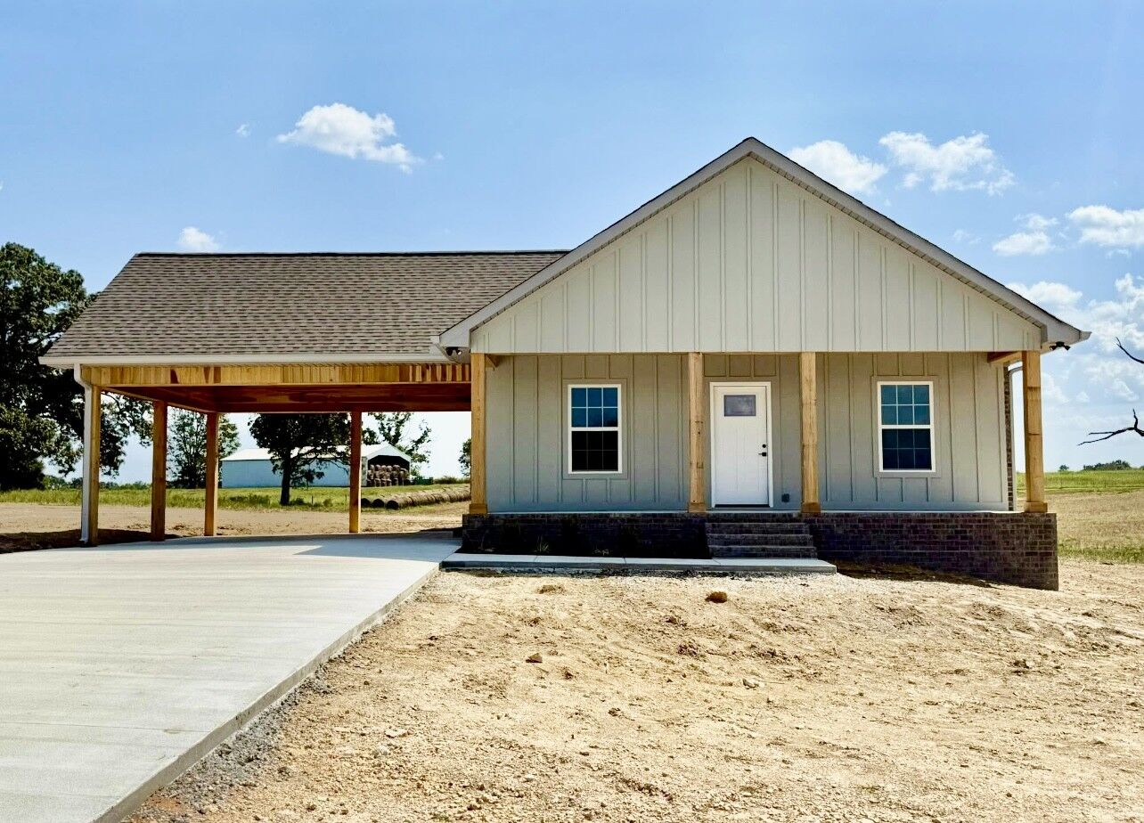 Property Photo: 300 Sawyer Lane TN 38468