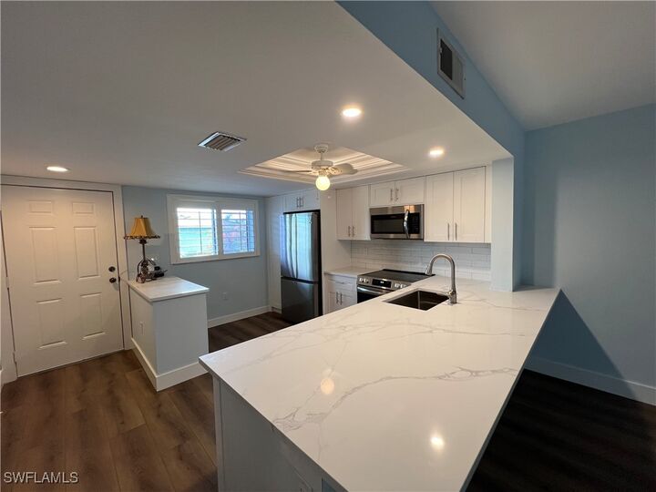 Property Photo:  146 Cypress Way E #6  FL 34110 
