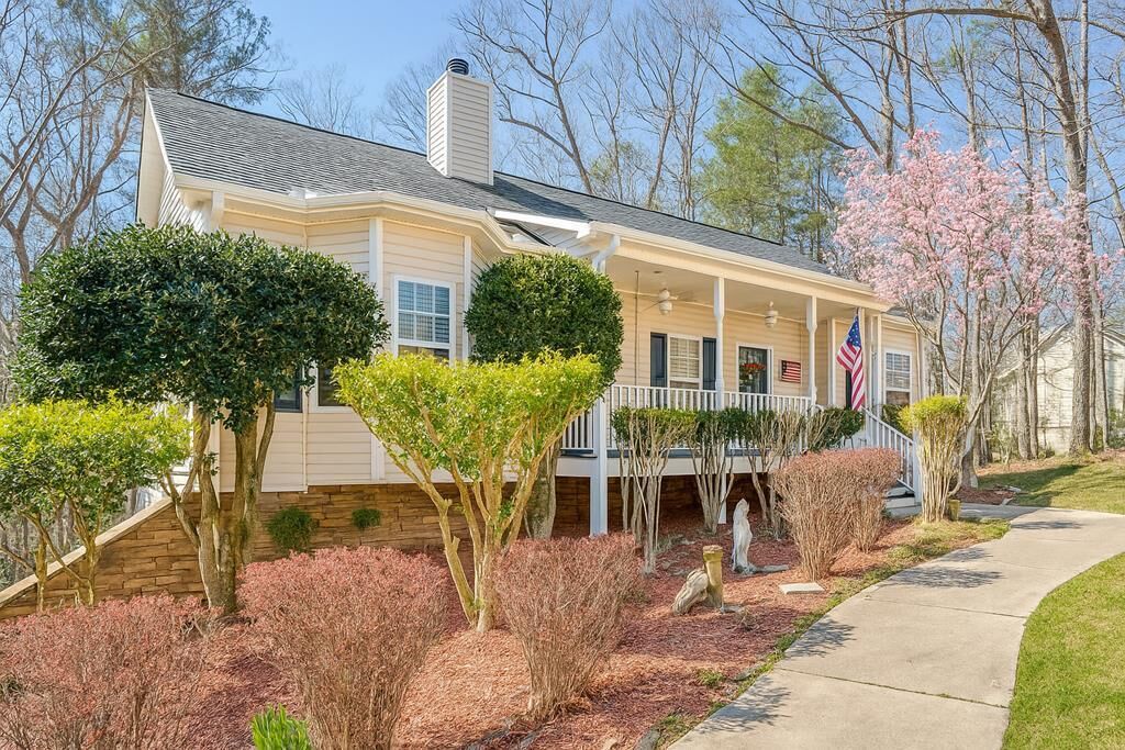 Property Photo:  109 W D Court  GA 30540 