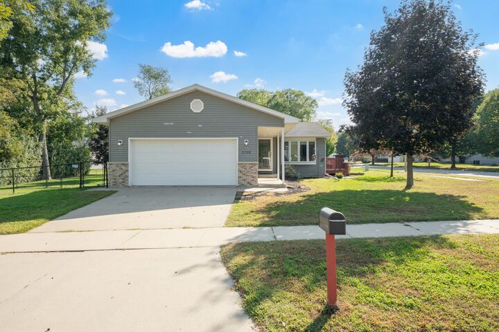 Property Photo:  2708 Northern Valley Drive NE  MN 55906 