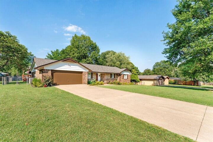 Property Photo: 2209 W Granite Street AR 72761